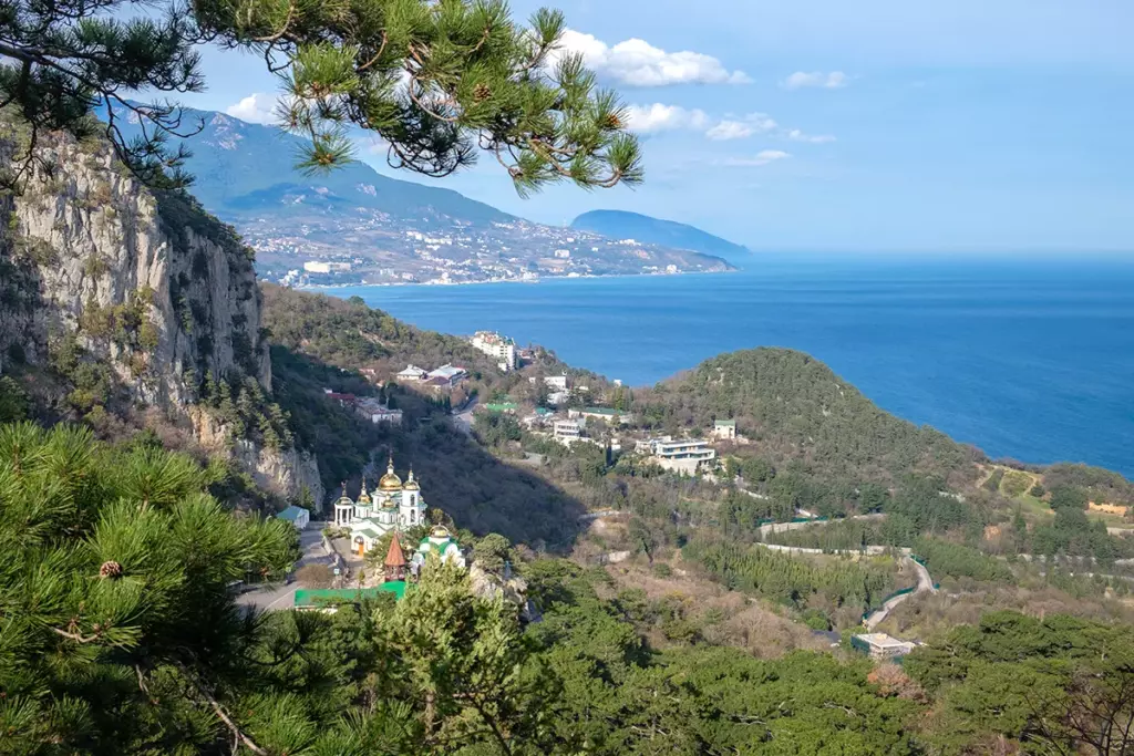 Храм Святого Архистратига Михаила в Ореанде в Крыму.